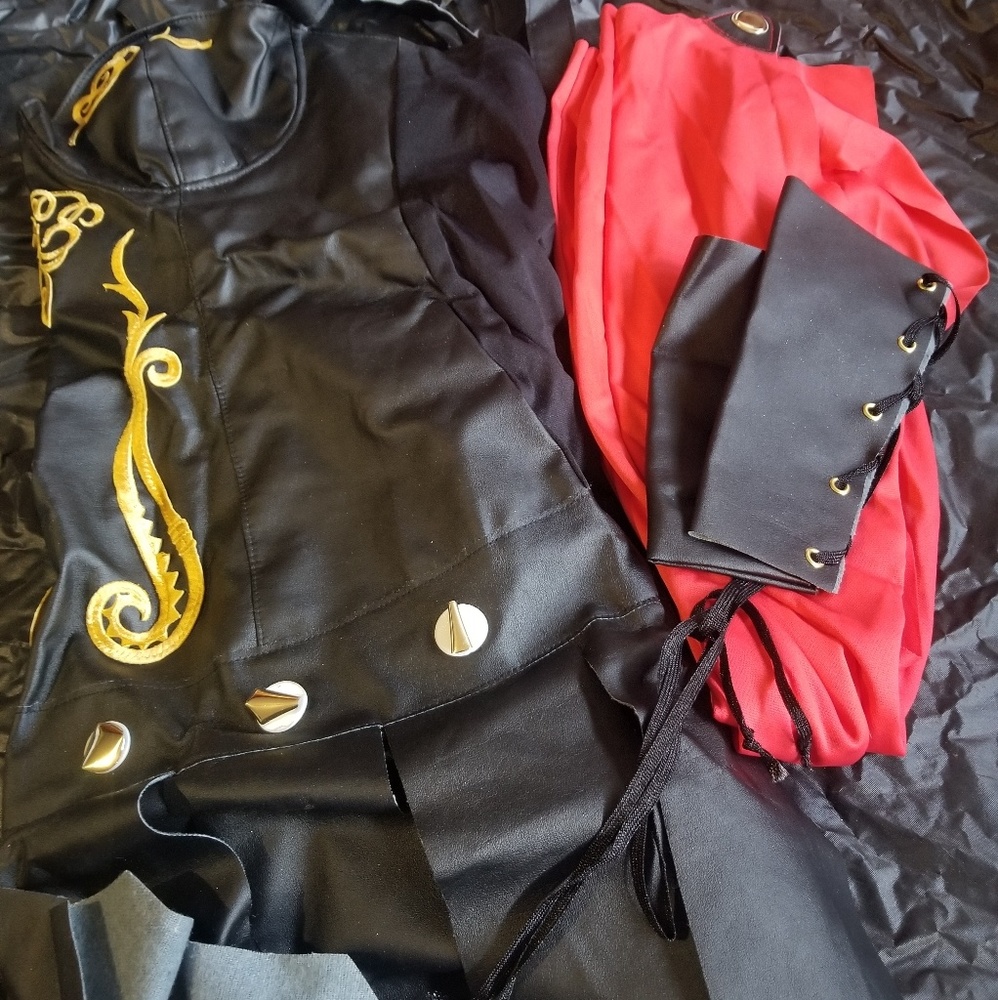 Costume - Picture 3 of 3